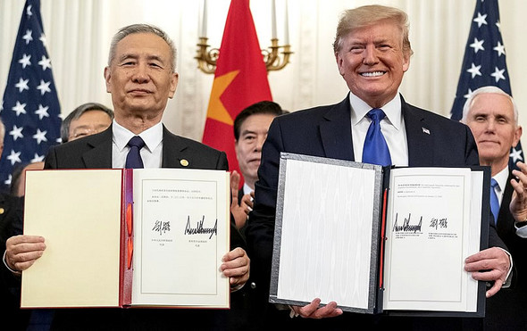 White House from Washington, DC — Signing Ceremony Phase One Trade Deal Between the U.S. & China, Domaine public, https://commons.wikimedia.org/w/index.php?curid=85937181