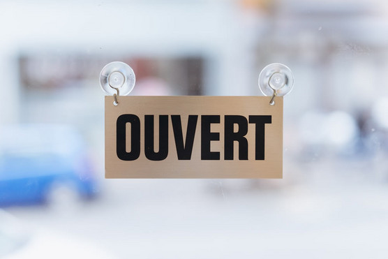 Pancarte "Ouvert"photo Geoffroy Delobel, Unsplash
