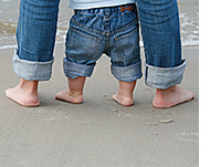 feet on sand © Joanna Zielinska - Fotolia.com
