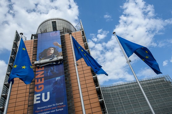 The new banner NextGenerationEU being unveiled on the front of the Berlaymont building - photo by Christophe Licoppe - Source: EC - Audiovisual Service
