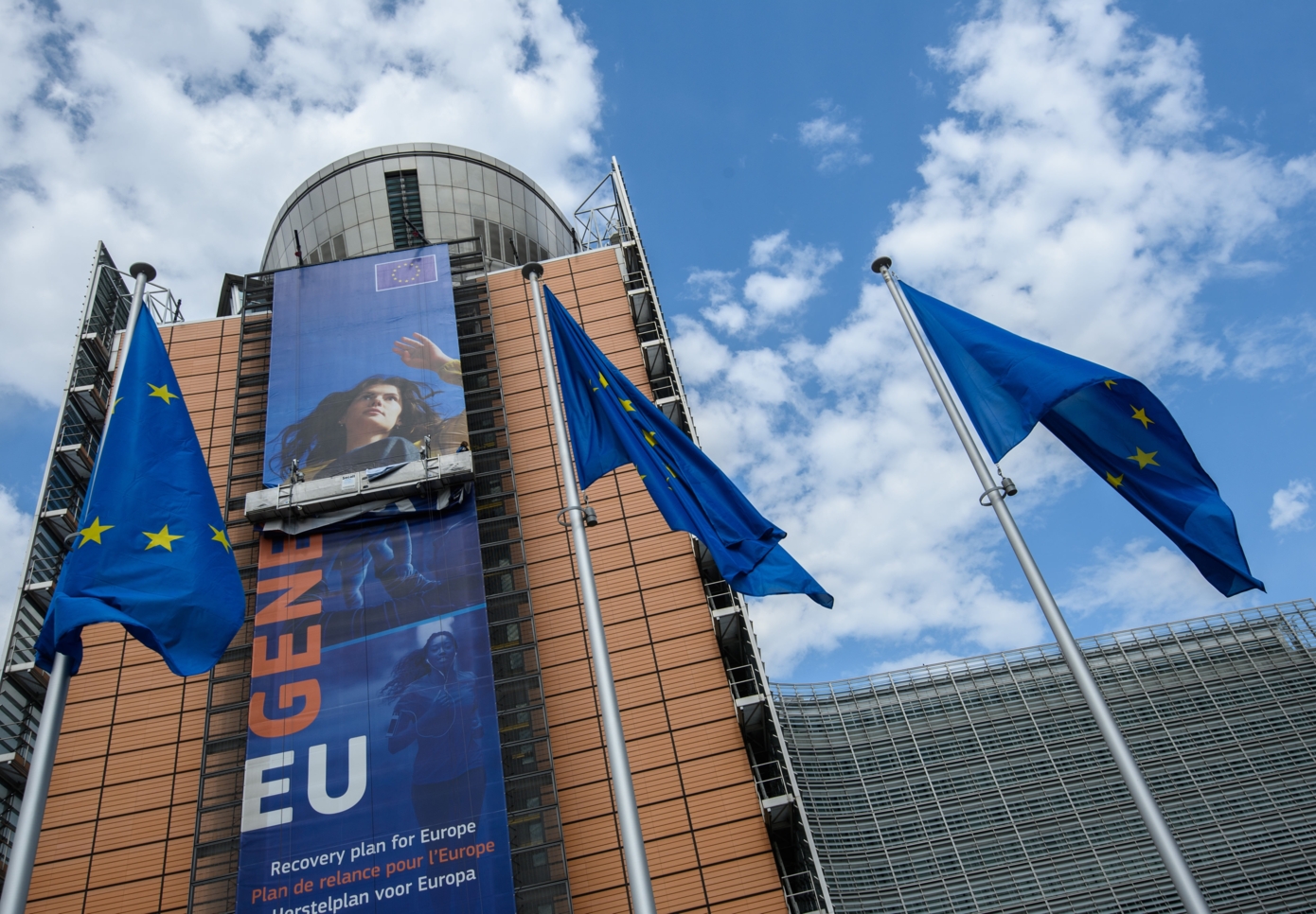 The new banner NextGenerationEU being unveiled on the front of the Berlaymont building - photo by Christophe Licoppe - Source: EC - Audiovisual Service
