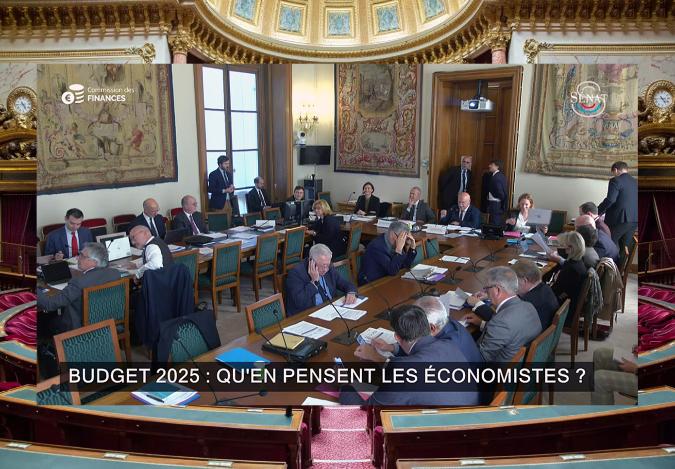Sénat, Commission des finances octobre 2024 (capture écran), fond hémicyclique, photo copyright Sénat