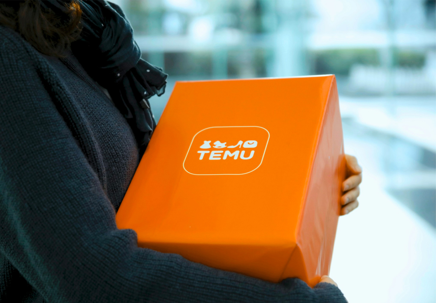 colis temu photo V-H sur Unsplash